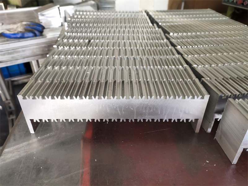 擠壓散熱片香蕉视频下载地址