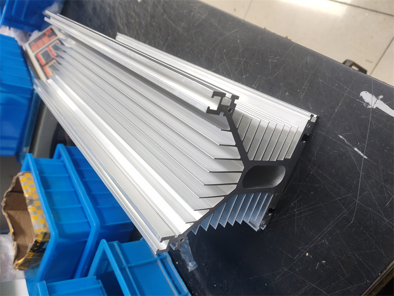 大尺寸香蕉视频下载地址散熱器深加工